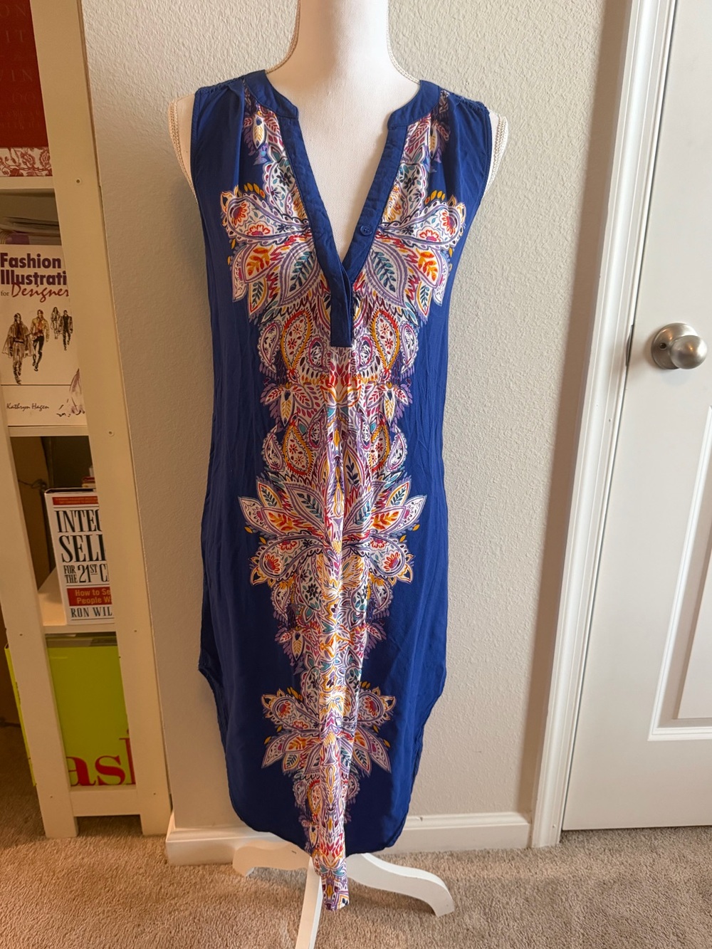 Cupio Blue Sleeveless V-Neck Tunic Dress with Multicolor Paisley Print
